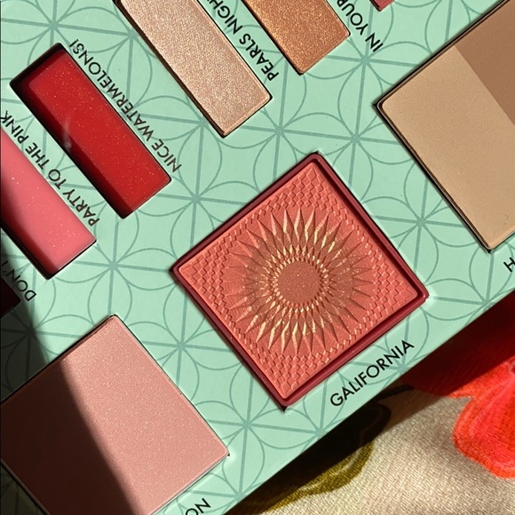 NWT BENEFIT Party Like Flockstar face palette LTD - Picture 8 of 8